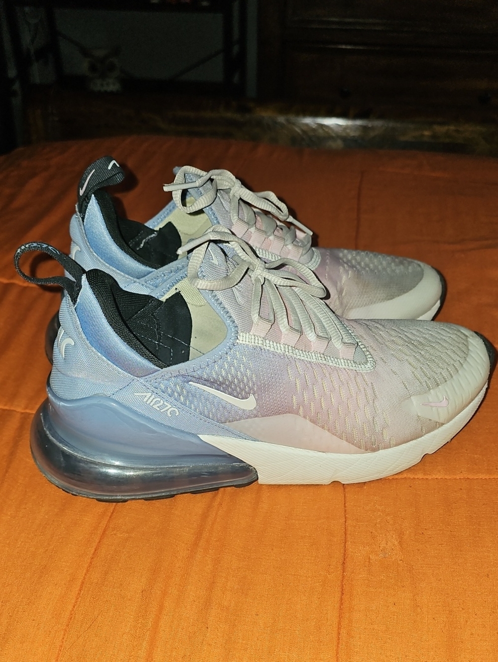 Nike Air Max 270 Womens Sneakers Sz 9! Beautiful